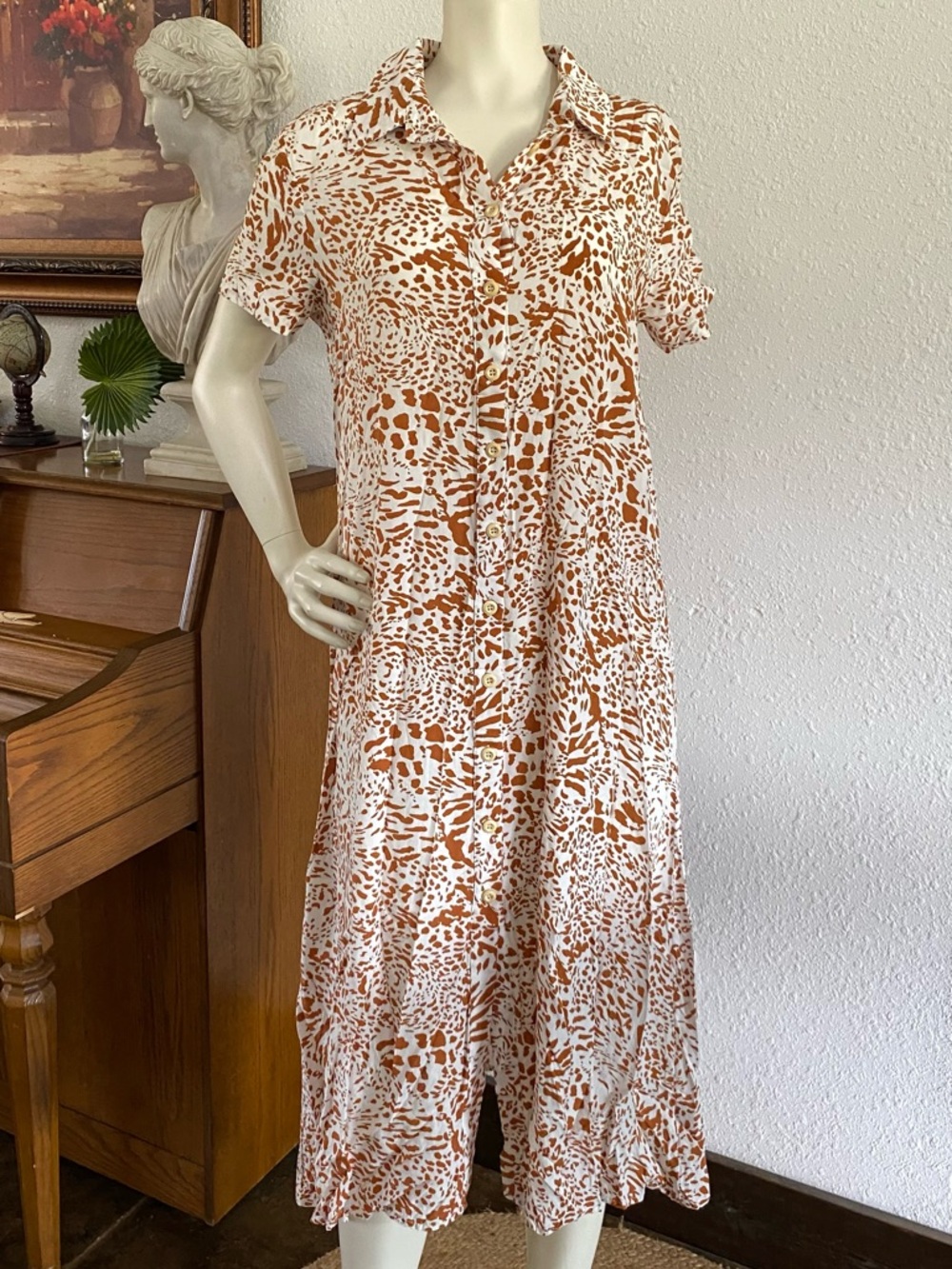 Women’s Button-Front Short Sleeve Shirt Dress in White and Rust